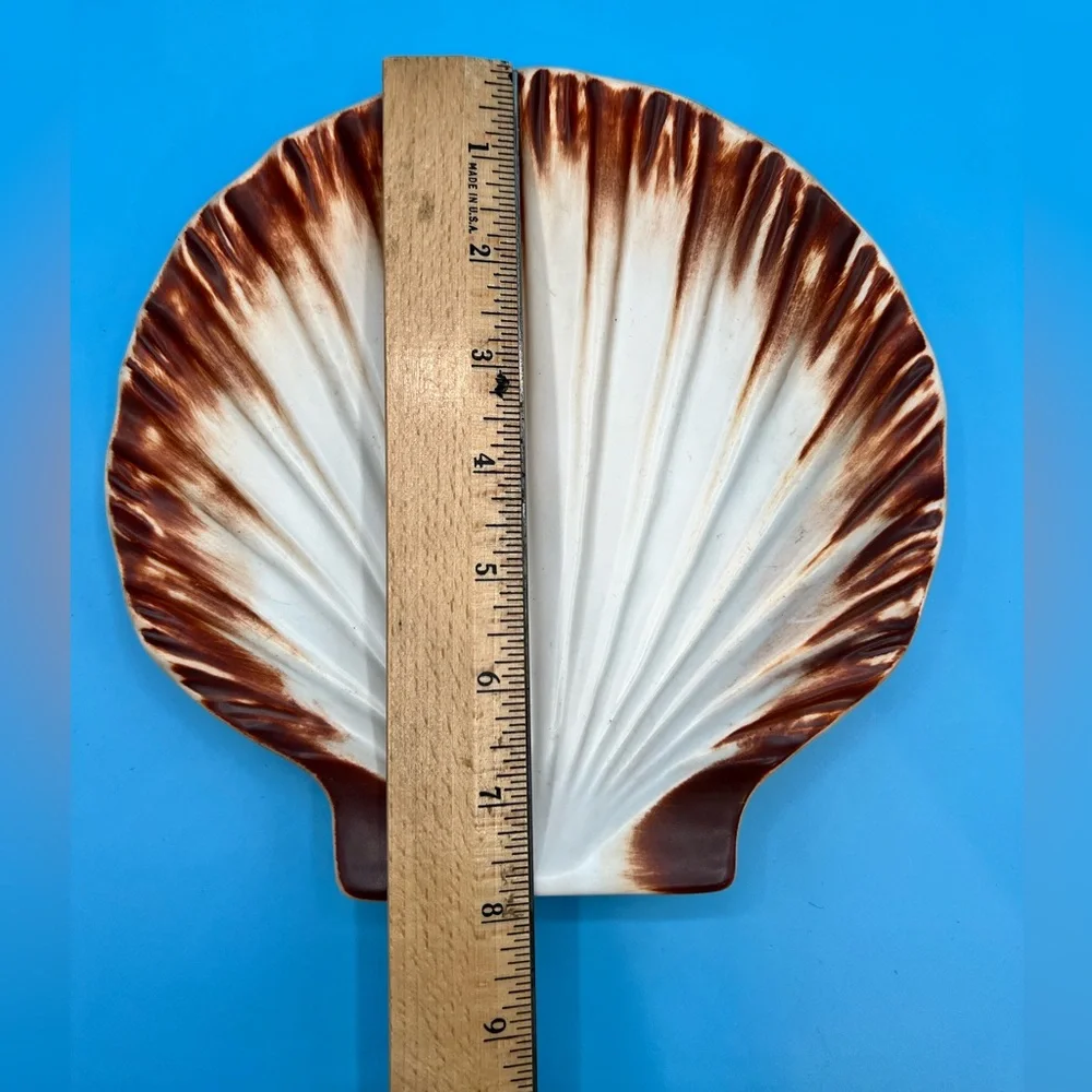Shell-Shaped Ceramic Plate